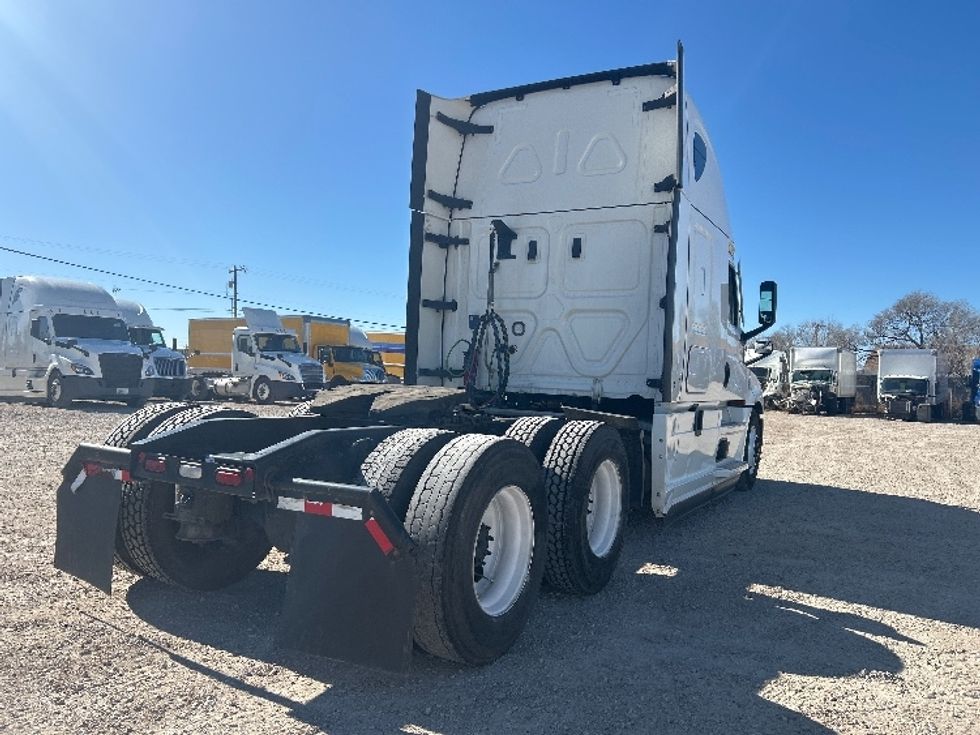 Sleeper Tractor-Heavy Duty Tractors-Freightliner-2022-T12664ST-Amarillo-TX-617,909\n\t\tmiles-$ 59,250 - Image 7