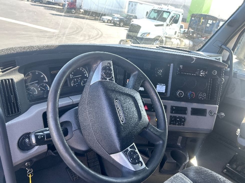 Sleeper Tractor-Heavy Duty Tractors-Freightliner-2022-T12664ST-Anaheim-CA-474,081\n\t\tmiles-$ 80,250 - Image 11