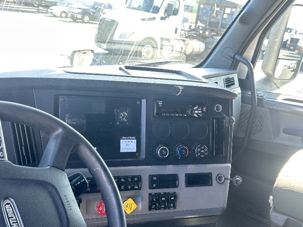 Sleeper Tractor-Heavy Duty Tractors-Freightliner-2022-T12664ST-Anaheim-CA-474,081\n\t\tmiles-$ 80,250 - Image 12