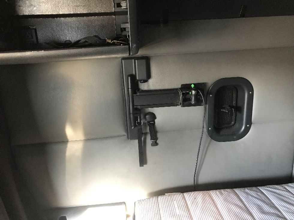 Sleeper Tractor-Heavy Duty Tractors-Freightliner-2022-T12664ST-Anaheim-CA-474,081\n\t\tmiles-$ 80,250 - Image 18