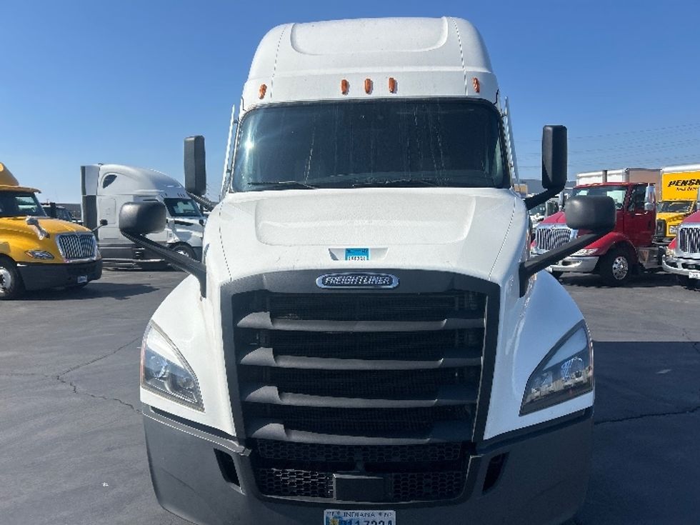 Sleeper Tractor-Heavy Duty Tractors-Freightliner-2022-T12664ST-Anaheim-CA-474,081\n\t\tmiles-$ 80,250 - Image 2
