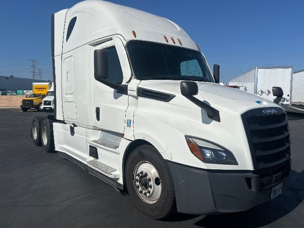 Sleeper Tractor-Heavy Duty Tractors-Freightliner-2022-T12664ST-Anaheim-CA-474,081\n\t\tmiles-$ 80,250 - Image 3