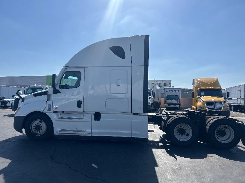 Sleeper Tractor-Heavy Duty Tractors-Freightliner-2022-T12664ST-Anaheim-CA-474,081\n\t\tmiles-$ 80,250 - Image 8