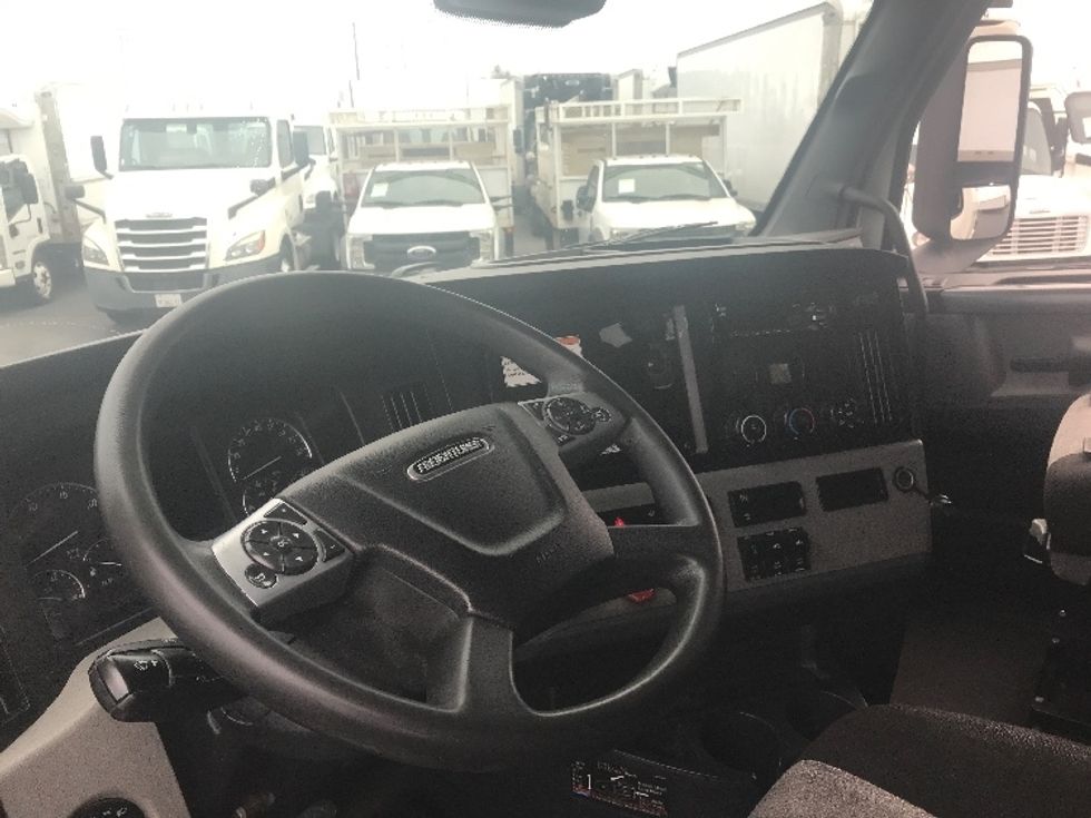 Sleeper Tractor-Heavy Duty Tractors-Freightliner-2022-T12664ST-Anaheim-CA-733,415\n\t\tmiles-$ 45,750 - Image 10