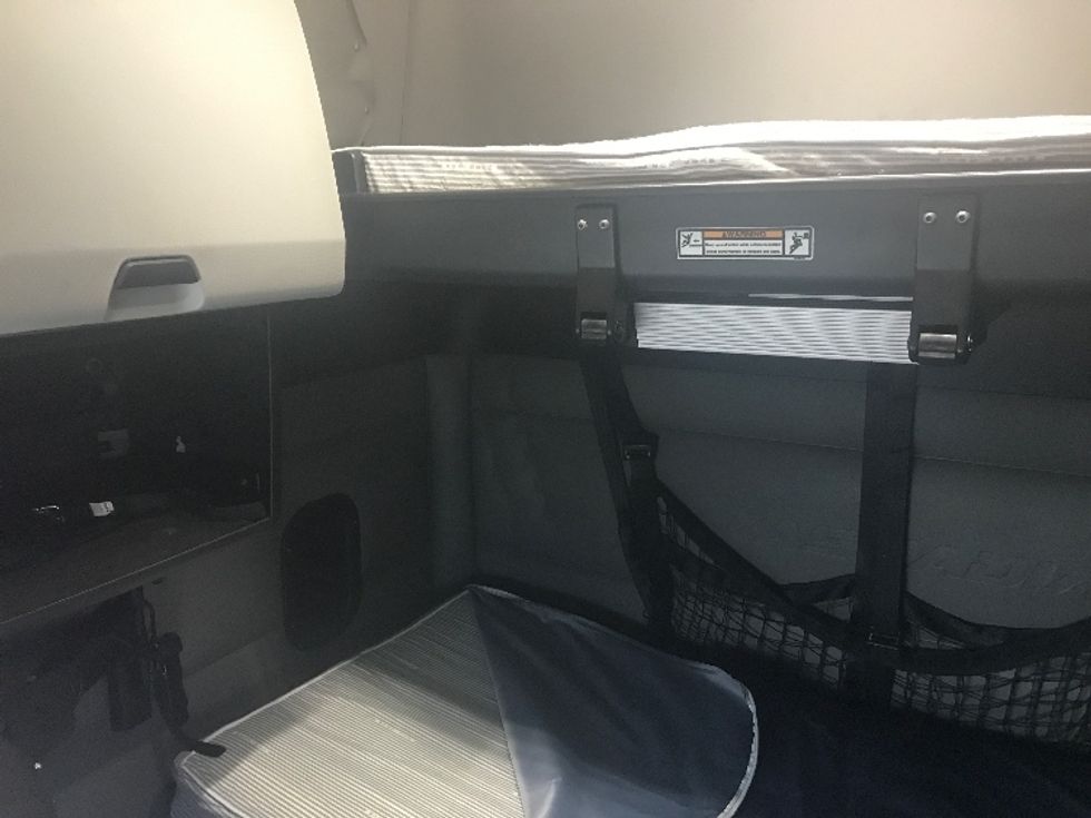 Sleeper Tractor-Heavy Duty Tractors-Freightliner-2022-T12664ST-Anaheim-CA-733,415\n\t\tmiles-$ 45,750 - Image 17