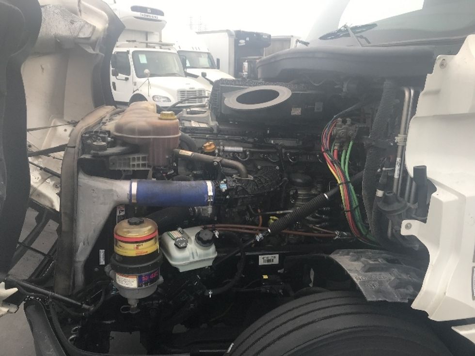 Sleeper Tractor-Heavy Duty Tractors-Freightliner-2022-T12664ST-Anaheim-CA-733,415\n\t\tmiles-$ 45,750 - Image 20