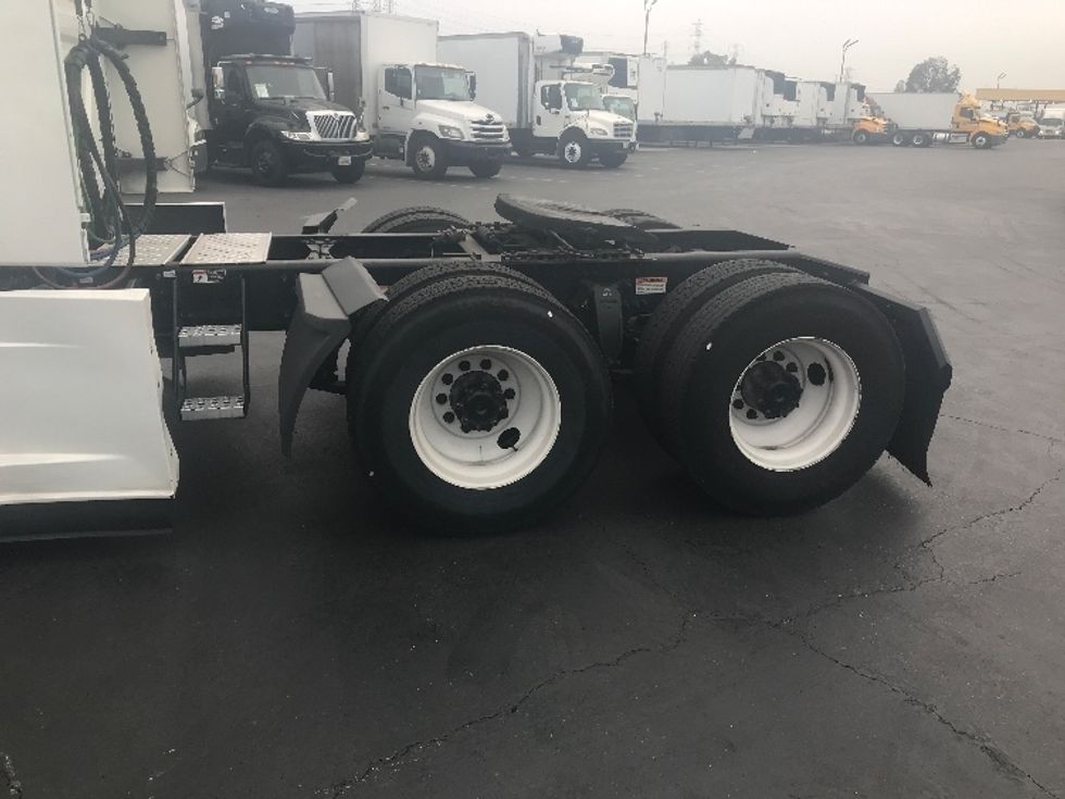 Sleeper Tractor-Heavy Duty Tractors-Freightliner-2022-T12664ST-Anaheim-CA-733,415\n\t\tmiles-$ 45,750 - Image 22