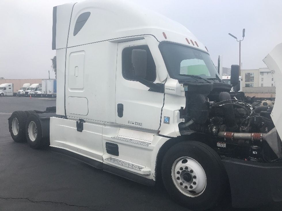 Sleeper Tractor-Heavy Duty Tractors-Freightliner-2022-T12664ST-Anaheim-CA-733,415\n\t\tmiles-$ 45,750 - Image 24