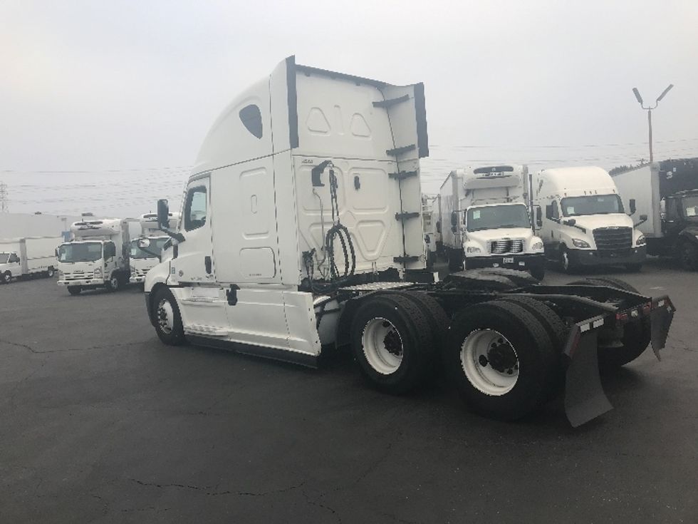 Sleeper Tractor-Heavy Duty Tractors-Freightliner-2022-T12664ST-Anaheim-CA-733,415\n\t\tmiles-$ 45,750 - Image 5