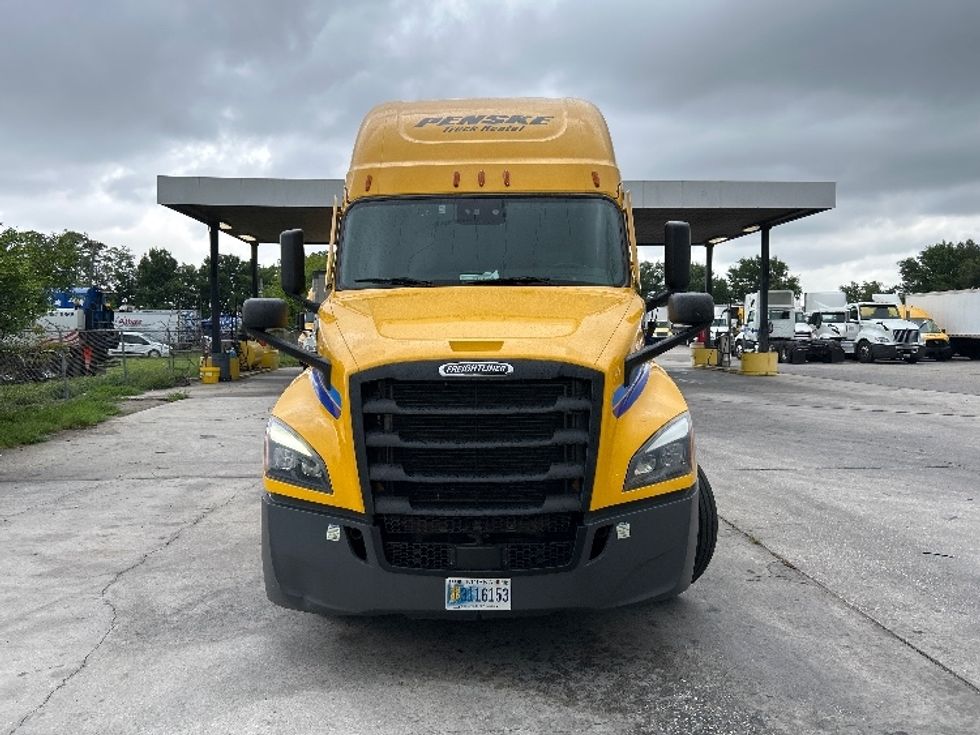 Sleeper Tractor-Heavy Duty Tractors-Freightliner-2022-T12664ST-Apopka-FL-398,461\n\t\tmiles-$ 77,500 - Image 2