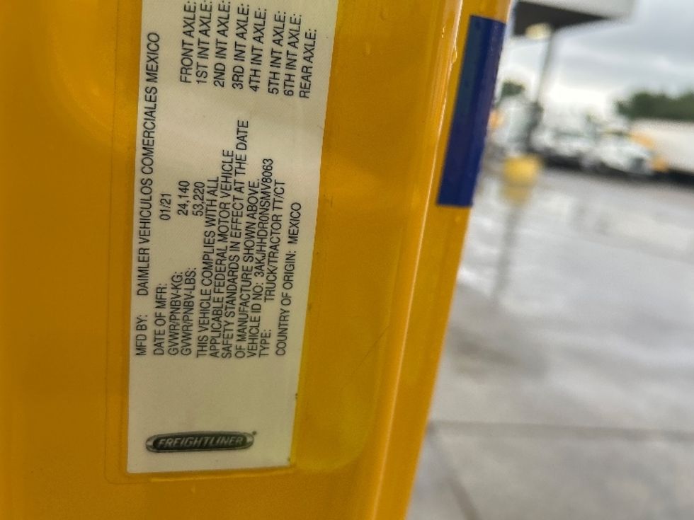 Sleeper Tractor-Heavy Duty Tractors-Freightliner-2022-T12664ST-Apopka-FL-398,461\n\t\tmiles-$ 77,500 - Image 22