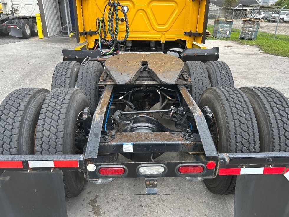 Sleeper Tractor-Heavy Duty Tractors-Freightliner-2022-T12664ST-Apopka-FL-398,461\n\t\tmiles-$ 77,500 - Image 6