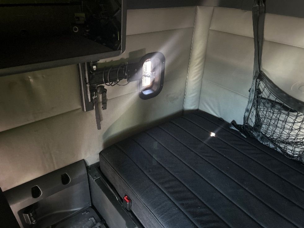 Sleeper Tractor-Heavy Duty Tractors-Freightliner-2022-T12664ST-Apopka-FL-447,331\n\t\tmiles-$ 75,000 - Image 18