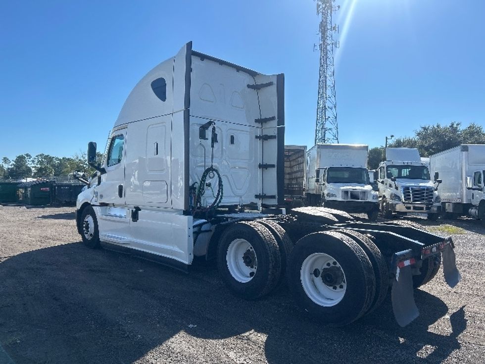 Sleeper Tractor-Heavy Duty Tractors-Freightliner-2022-T12664ST-Apopka-FL-447,331\n\t\tmiles-$ 75,000 - Image 5