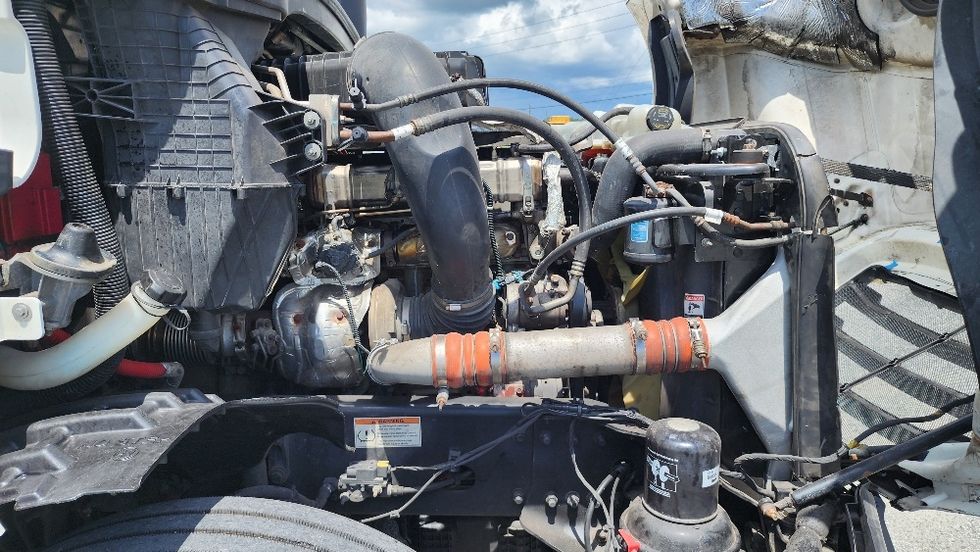 Sleeper Tractor-Heavy Duty Tractors-Freightliner-2022-T12664ST-Apopka-FL-500,357\n\t\tmiles-$ 71,000 - Image 20