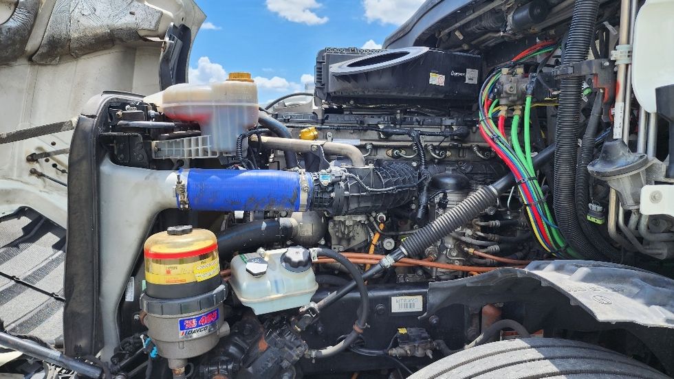 Sleeper Tractor-Heavy Duty Tractors-Freightliner-2022-T12664ST-Apopka-FL-500,357\n\t\tmiles-$ 71,000 - Image 21