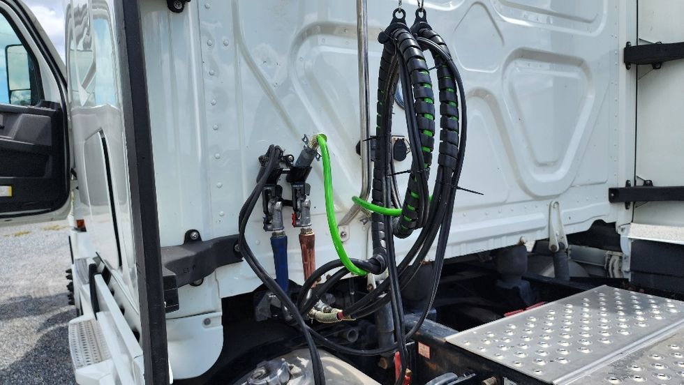 Sleeper Tractor-Heavy Duty Tractors-Freightliner-2022-T12664ST-Apopka-FL-500,357\n\t\tmiles-$ 71,000 - Image 23