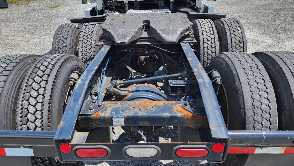 Sleeper Tractor-Heavy Duty Tractors-Freightliner-2022-T12664ST-Apopka-FL-500,357\n\t\tmiles-$ 71,000 - Image 6