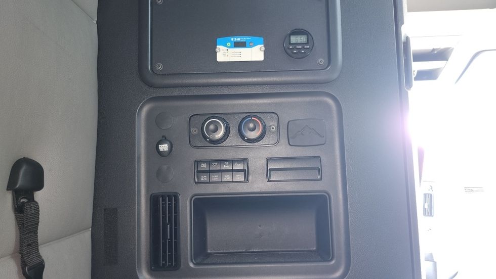 Sleeper Tractor-Heavy Duty Tractors-Freightliner-2022-T12664ST-Apopka-FL-555,655\n\t\tmiles-$ 66,000 - Image 23