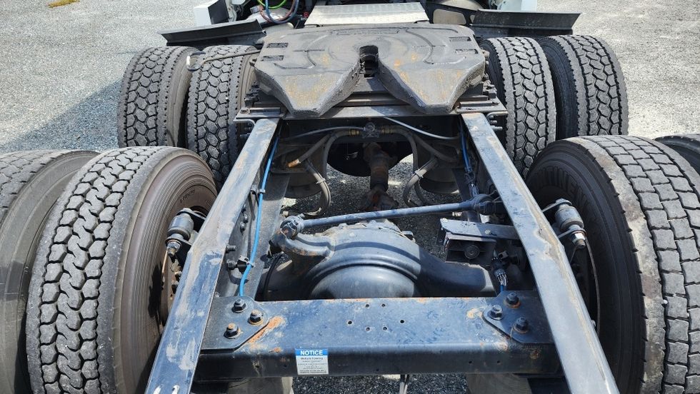 Sleeper Tractor-Heavy Duty Tractors-Freightliner-2022-T12664ST-Apopka-FL-555,655\n\t\tmiles-$ 66,000 - Image 6