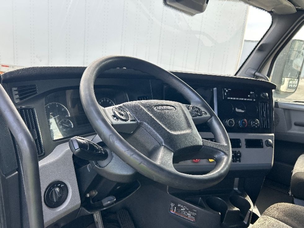 Sleeper Tractor-Heavy Duty Tractors-Freightliner-2022-T12664ST-Apopka-FL-648,477\n\t\tmiles-$ 61,250 - Image 10