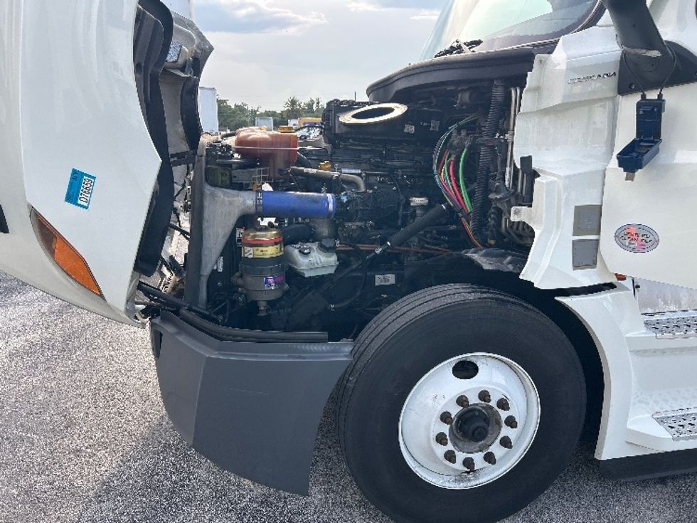 Sleeper Tractor-Heavy Duty Tractors-Freightliner-2022-T12664ST-Apopka-FL-648,477\n\t\tmiles-$ 61,250 - Image 21