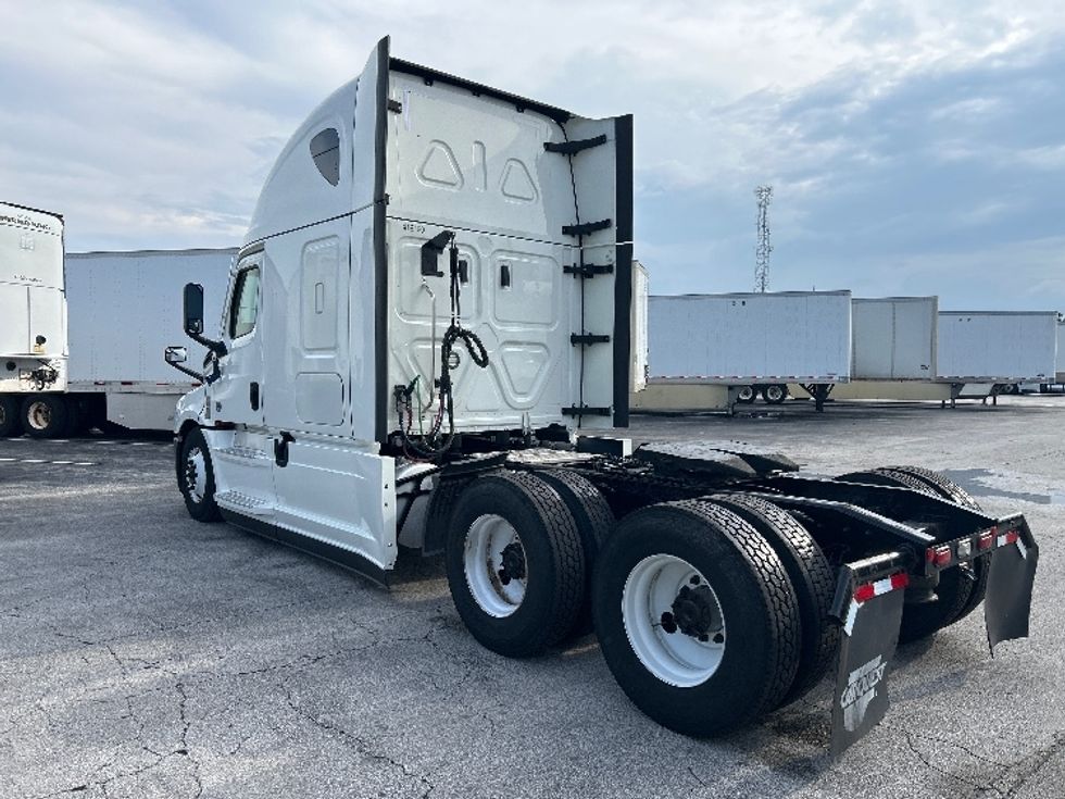 Sleeper Tractor-Heavy Duty Tractors-Freightliner-2022-T12664ST-Apopka-FL-648,477\n\t\tmiles-$ 61,250 - Image 5