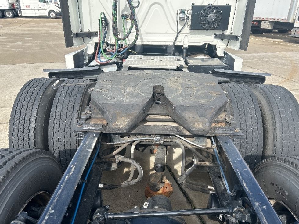 Sleeper Tractor-Heavy Duty Tractors-Freightliner-2022-T12664ST-Arlington-TX-300,880\n\t\tmiles-$ 91,000 - Image 6