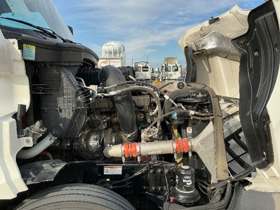 Sleeper Tractor-Heavy Duty Tractors-Freightliner-2022-T12664ST-Arlington-TX-301,468\n\t\tmiles-$ 91,000 - Image 20