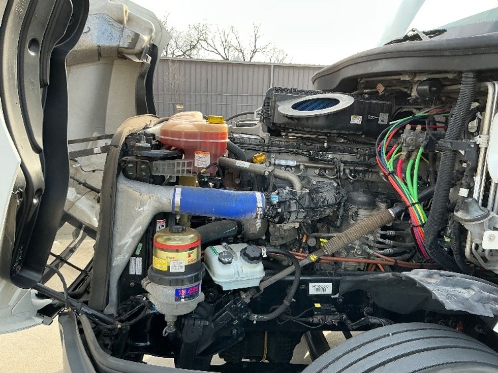 Sleeper Tractor-Heavy Duty Tractors-Freightliner-2022-T12664ST-Arlington-TX-301,468\n\t\tmiles-$ 91,000 - Image 21