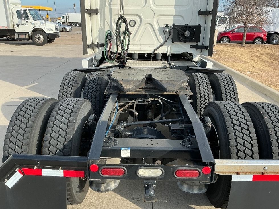 Sleeper Tractor-Heavy Duty Tractors-Freightliner-2022-T12664ST-Arlington-TX-301,468\n\t\tmiles-$ 91,000 - Image 6