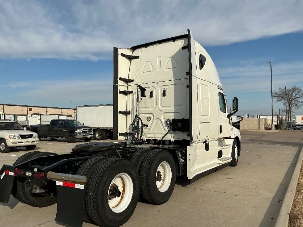 Sleeper Tractor-Heavy Duty Tractors-Freightliner-2022-T12664ST-Arlington-TX-301,468\n\t\tmiles-$ 91,000 - Image 7