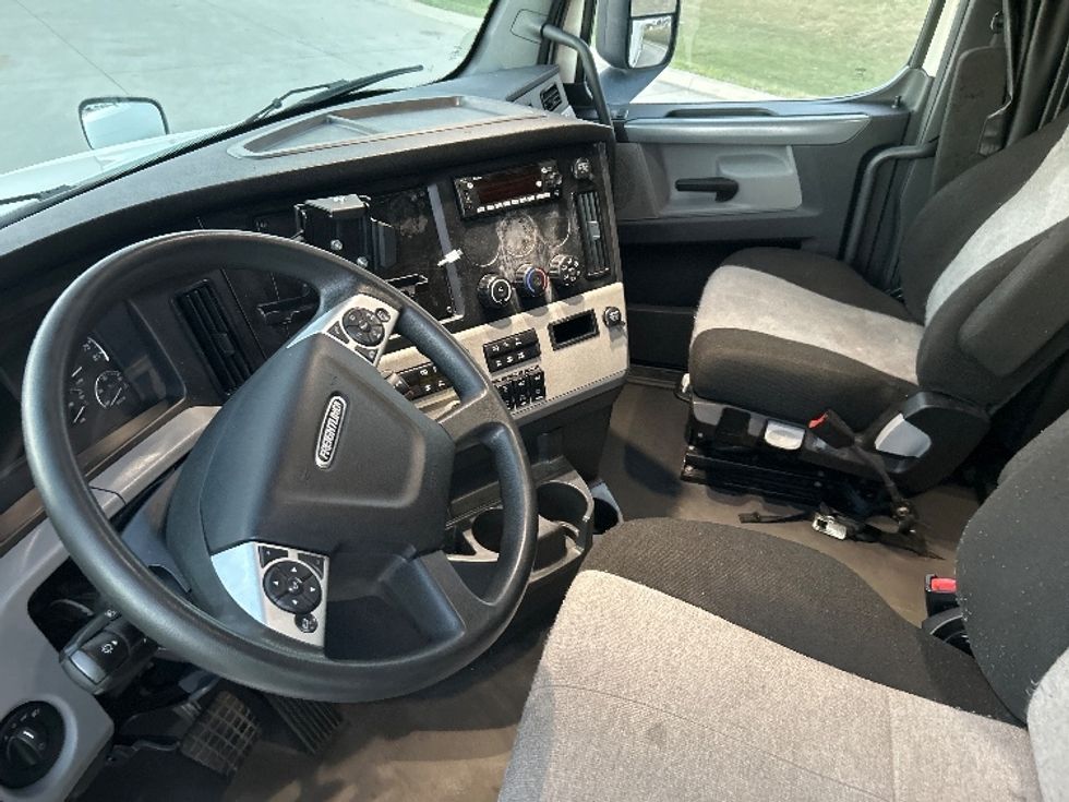 Sleeper Tractor-Heavy Duty Tractors-Freightliner-2022-T12664ST-Arlington-TX-314,096\n\t\tmiles-$ 90,000 - Image 10