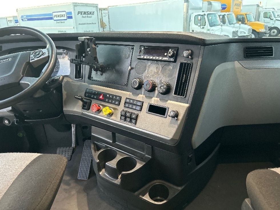 Sleeper Tractor-Heavy Duty Tractors-Freightliner-2022-T12664ST-Arlington-TX-314,096\n\t\tmiles-$ 90,000 - Image 12