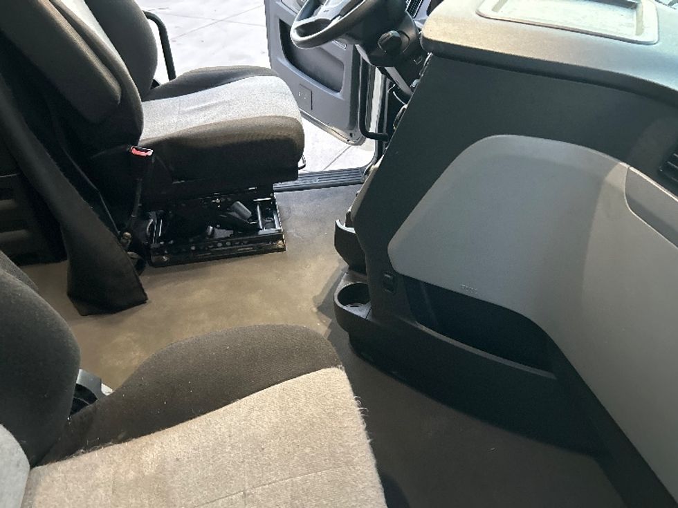 Sleeper Tractor-Heavy Duty Tractors-Freightliner-2022-T12664ST-Arlington-TX-314,096\n\t\tmiles-$ 90,000 - Image 15