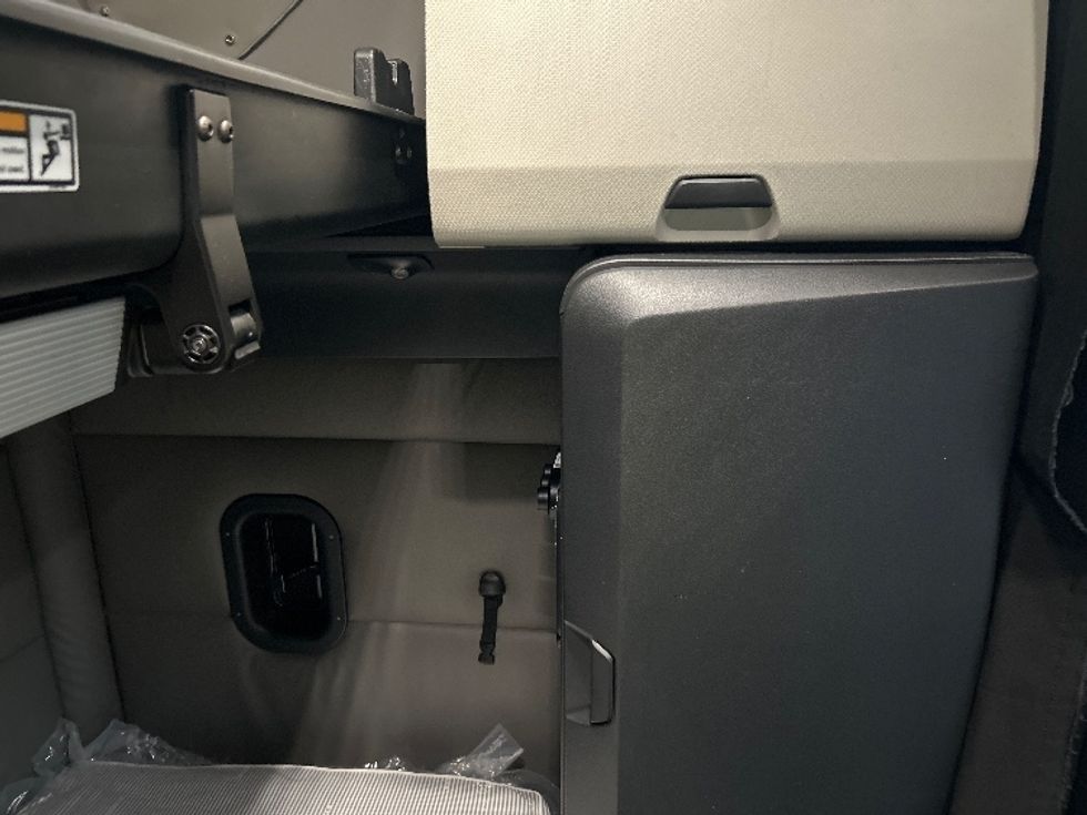 Sleeper Tractor-Heavy Duty Tractors-Freightliner-2022-T12664ST-Arlington-TX-314,096\n\t\tmiles-$ 90,000 - Image 18