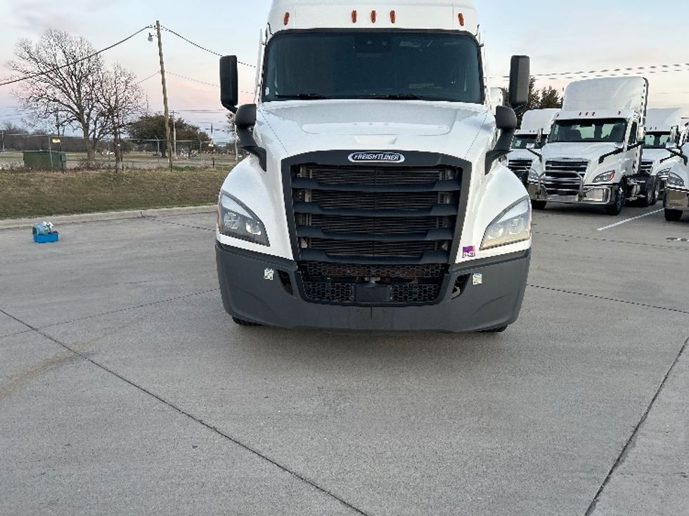 Sleeper Tractor-Heavy Duty Tractors-Freightliner-2022-T12664ST-Arlington-TX-314,096\n\t\tmiles-$ 90,000 - Image 2