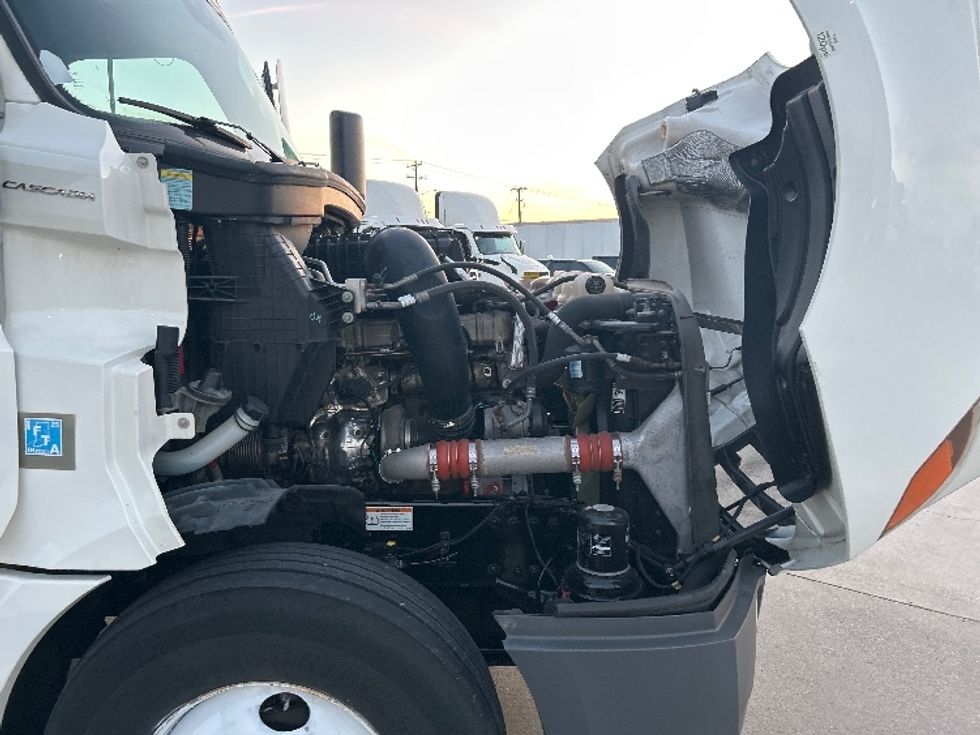 Sleeper Tractor-Heavy Duty Tractors-Freightliner-2022-T12664ST-Arlington-TX-314,096\n\t\tmiles-$ 90,000 - Image 20