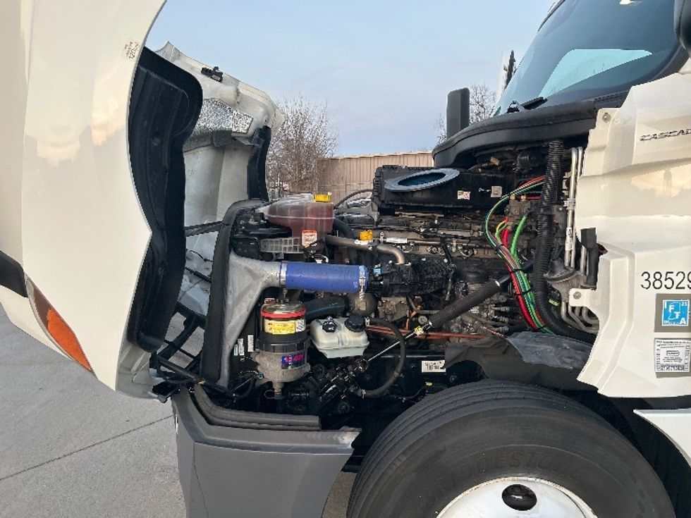 Sleeper Tractor-Heavy Duty Tractors-Freightliner-2022-T12664ST-Arlington-TX-314,096\n\t\tmiles-$ 90,000 - Image 21