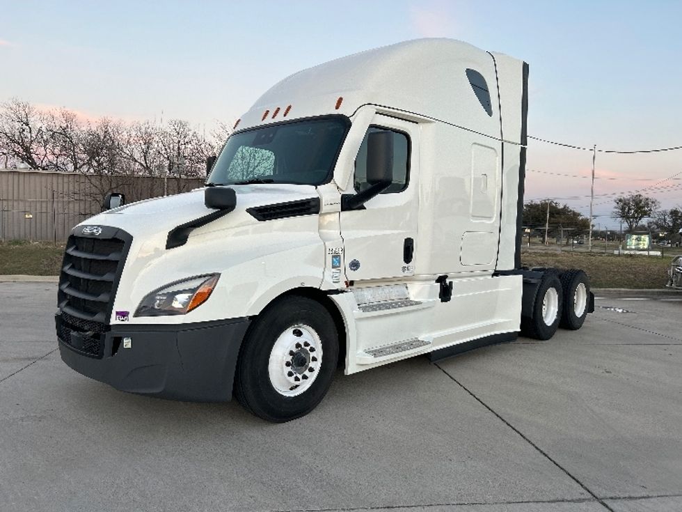 Sleeper Tractor-Heavy Duty Tractors-Freightliner-2022-T12664ST-Arlington-TX-314,096\n\t\tmiles-$ 90,000 - Image 3