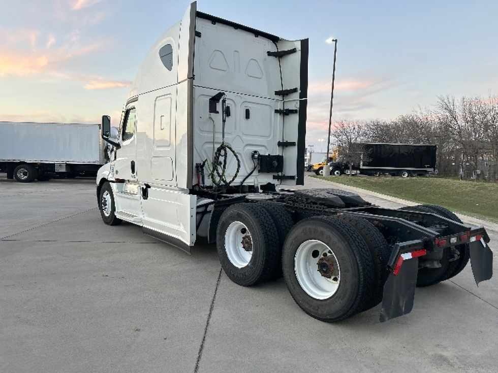 Sleeper Tractor-Heavy Duty Tractors-Freightliner-2022-T12664ST-Arlington-TX-314,096\n\t\tmiles-$ 90,000 - Image 5