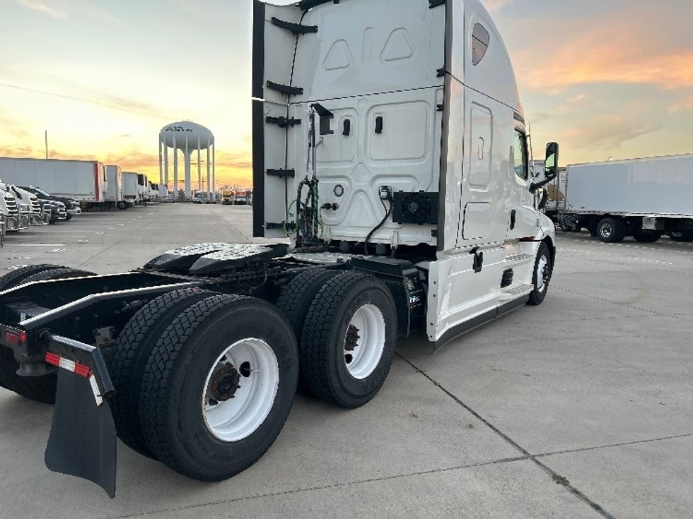 Sleeper Tractor-Heavy Duty Tractors-Freightliner-2022-T12664ST-Arlington-TX-314,096\n\t\tmiles-$ 90,000 - Image 7