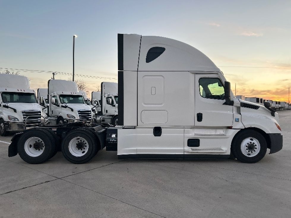 Sleeper Tractor-Heavy Duty Tractors-Freightliner-2022-T12664ST-Arlington-TX-314,096\n\t\tmiles-$ 90,000 - Image 8