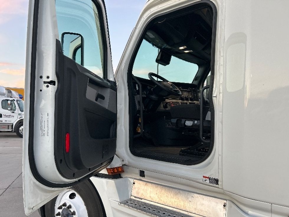 Sleeper Tractor-Heavy Duty Tractors-Freightliner-2022-T12664ST-Arlington-TX-314,096\n\t\tmiles-$ 90,000 - Image 9