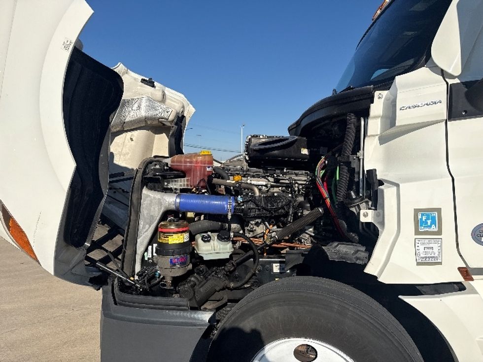 Sleeper Tractor-Heavy Duty Tractors-Freightliner-2022-T12664ST-Arlington-TX-320,056\n\t\tmiles-$ 89,500 - Image 21