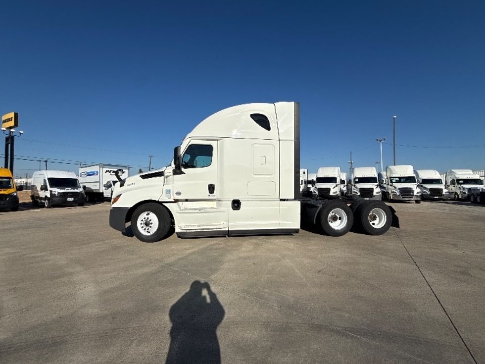 Sleeper Tractor-Heavy Duty Tractors-Freightliner-2022-T12664ST-Arlington-TX-320,056\n\t\tmiles-$ 89,500 - Image 4