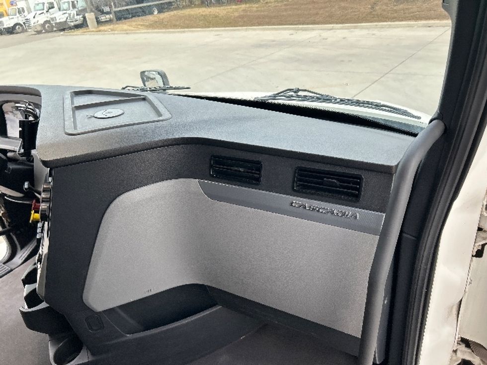 Sleeper Tractor-Heavy Duty Tractors-Freightliner-2022-T12664ST-Arlington-TX-333,719\n\t\tmiles-$ 88,500 - Image 14