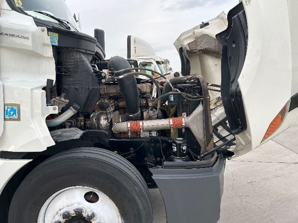 Sleeper Tractor-Heavy Duty Tractors-Freightliner-2022-T12664ST-Arlington-TX-333,719\n\t\tmiles-$ 88,500 - Image 20