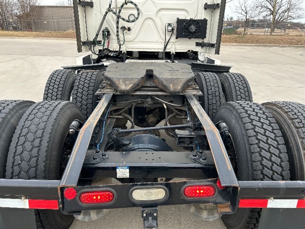 Sleeper Tractor-Heavy Duty Tractors-Freightliner-2022-T12664ST-Arlington-TX-333,719\n\t\tmiles-$ 88,500 - Image 6