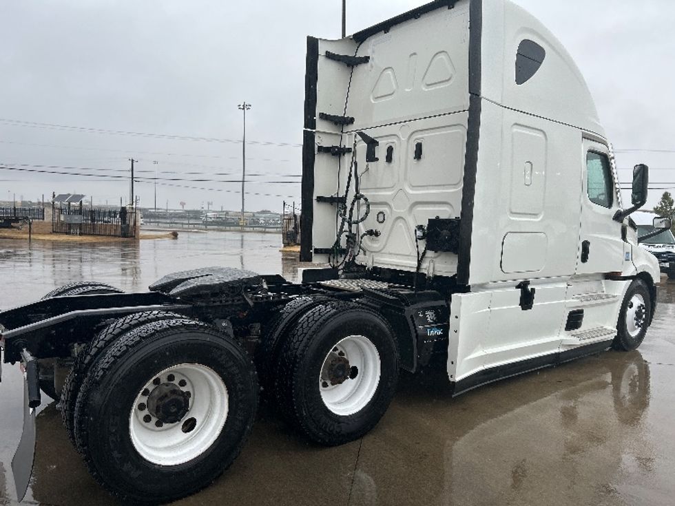 Sleeper Tractor-Heavy Duty Tractors-Freightliner-2022-T12664ST-Arlington-TX-333,719\n\t\tmiles-$ 88,500 - Image 7